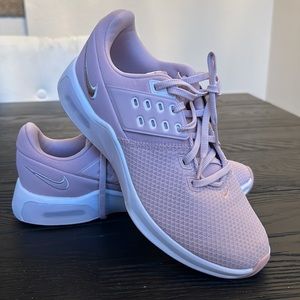 Nike Air Max Bella TR4 Size 9 Women's